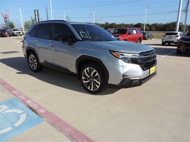 2025 Subaru Forester Touring photo 3