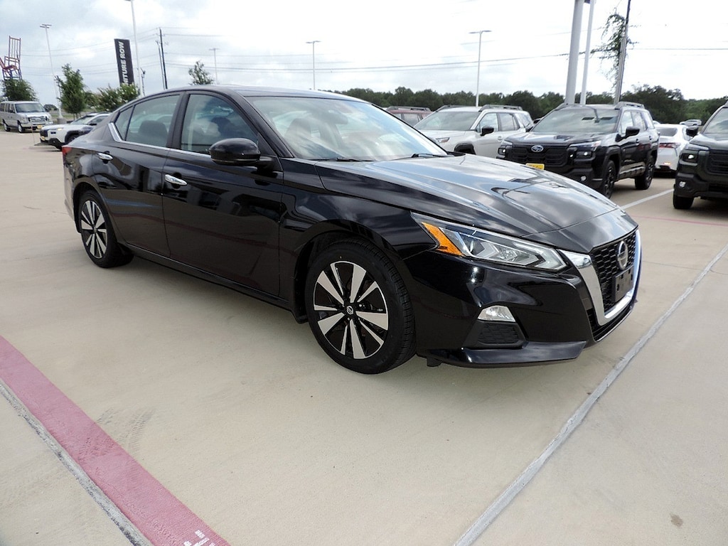Used 2022 Nissan Altima SV FWD Sedan