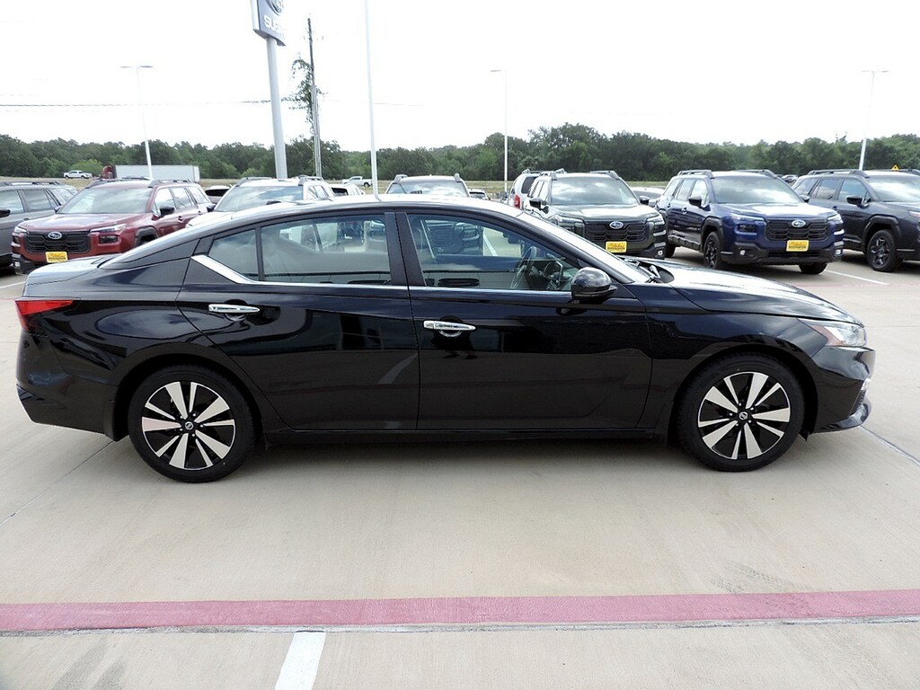 Used 2022 Nissan Altima SV FWD Sedan