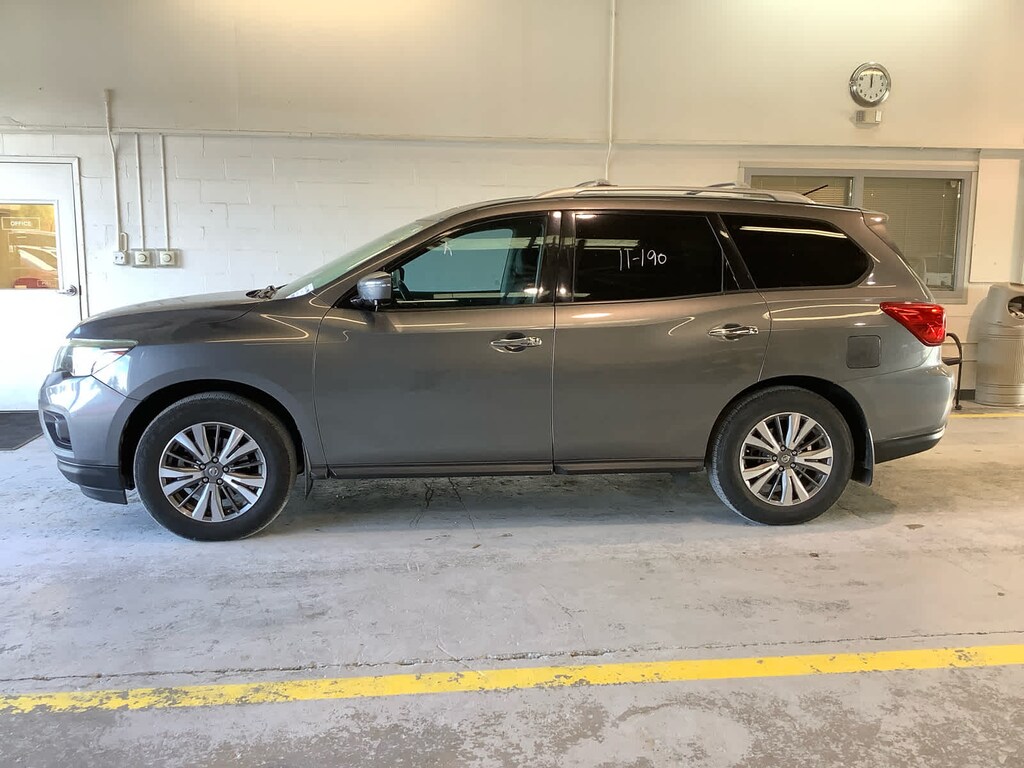 Used 2017 Nissan Pathfinder SL SUV
