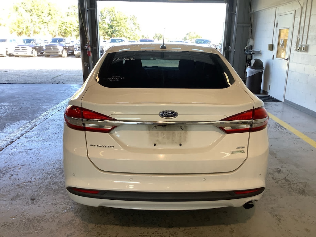 Used 2017 Ford Fusion SE Sedan