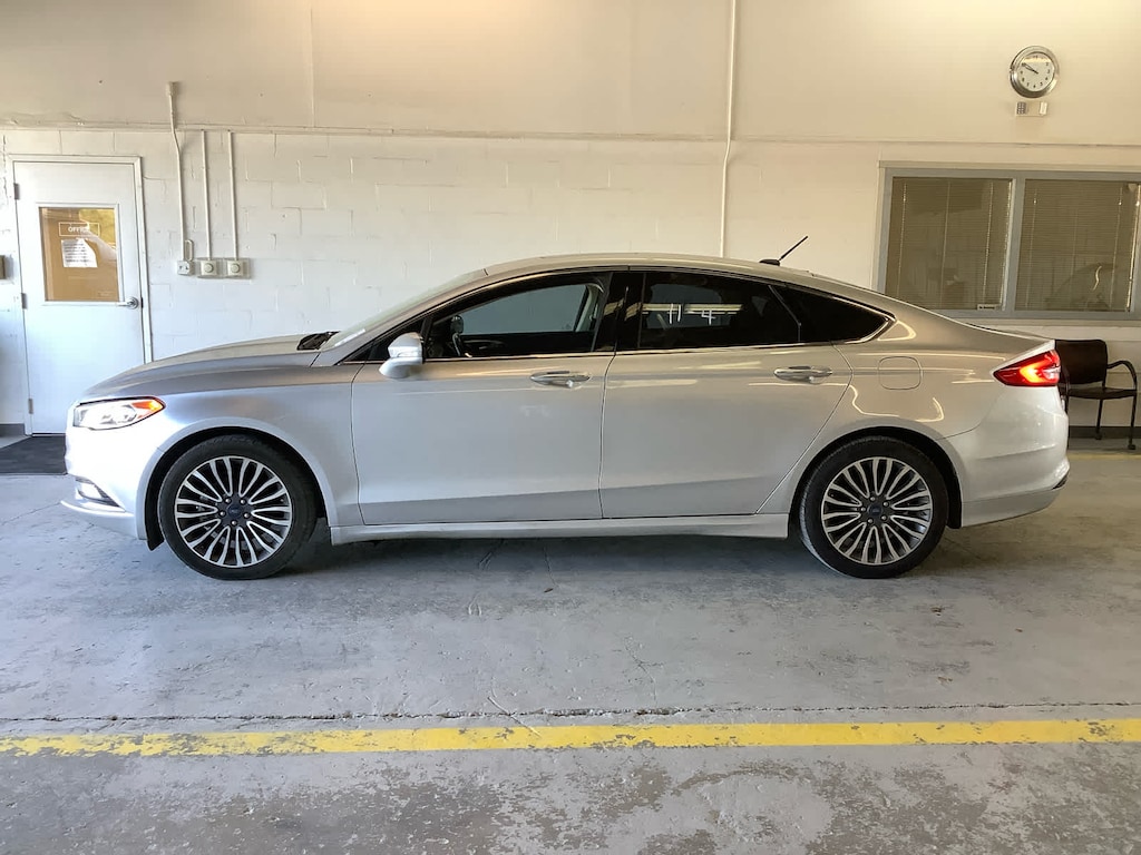 Used 2017 Ford Fusion SE Sedan