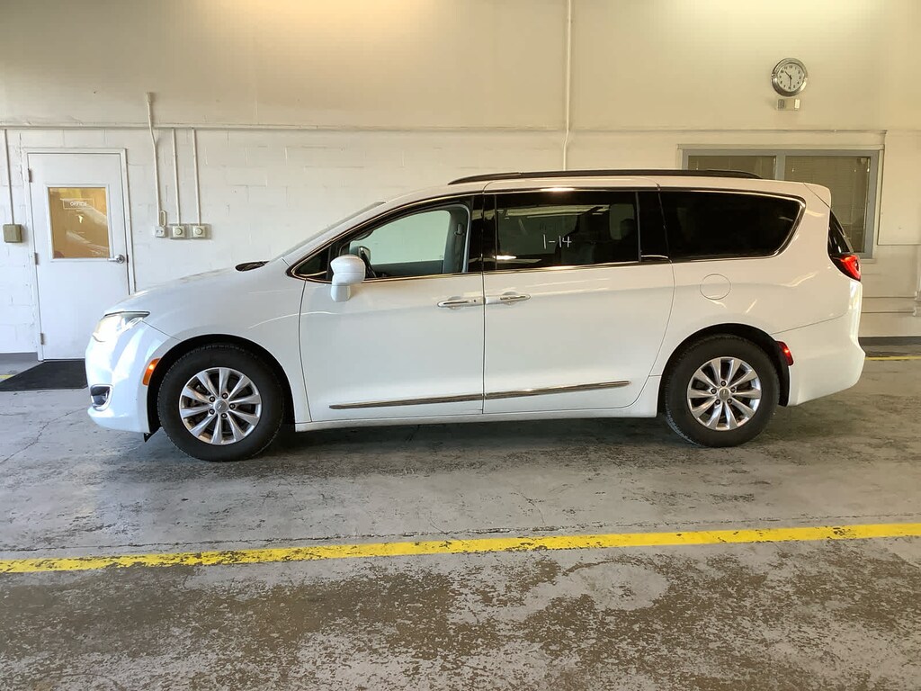 Used 2017 Chrysler Pacifica Touring-L Van