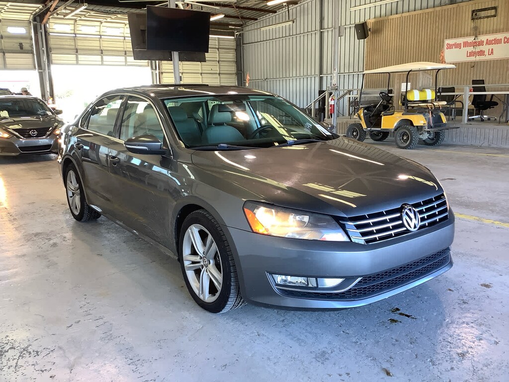 Used 2012 Volkswagen Passat 3.6L V6 SE w/Sunroof Sedan