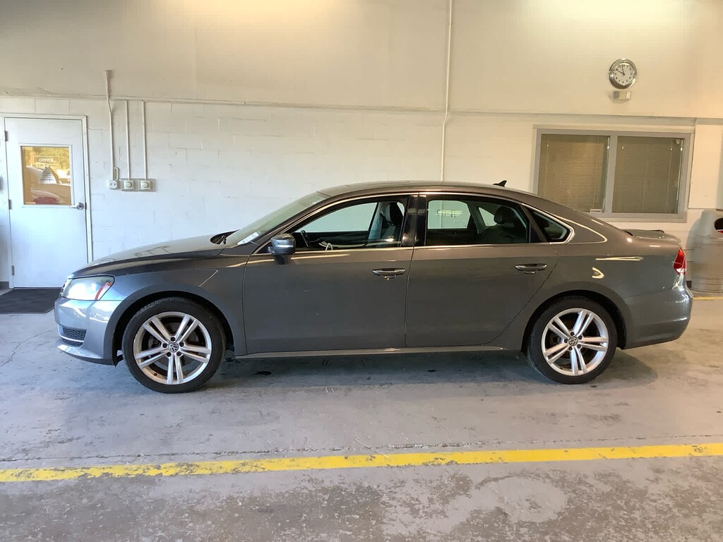 Used 2014 Volkswagen Passat 2.0L TDI SE w/Sunroof Sedan