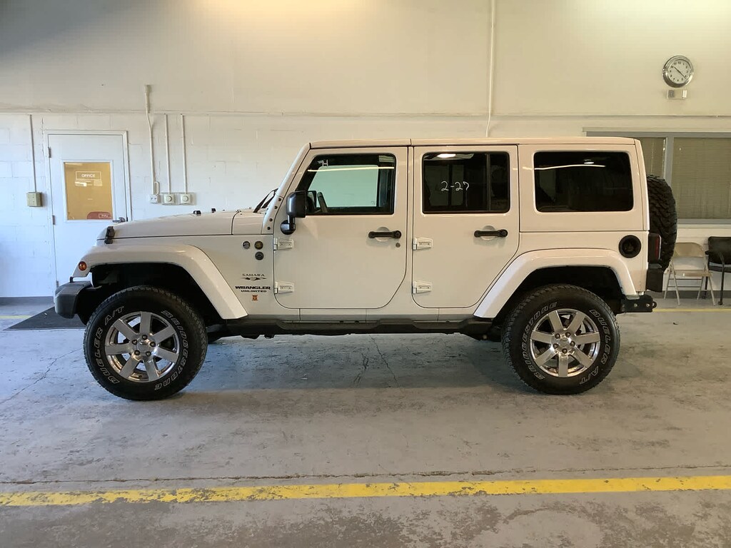 Used 2017 Jeep Wrangler JK Unlimited Sahara 4x4 SUV