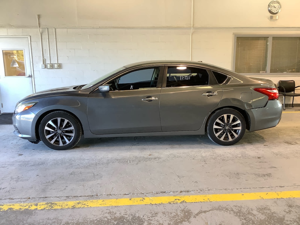 Used 2017 Nissan Altima 2.5 SV Sedan