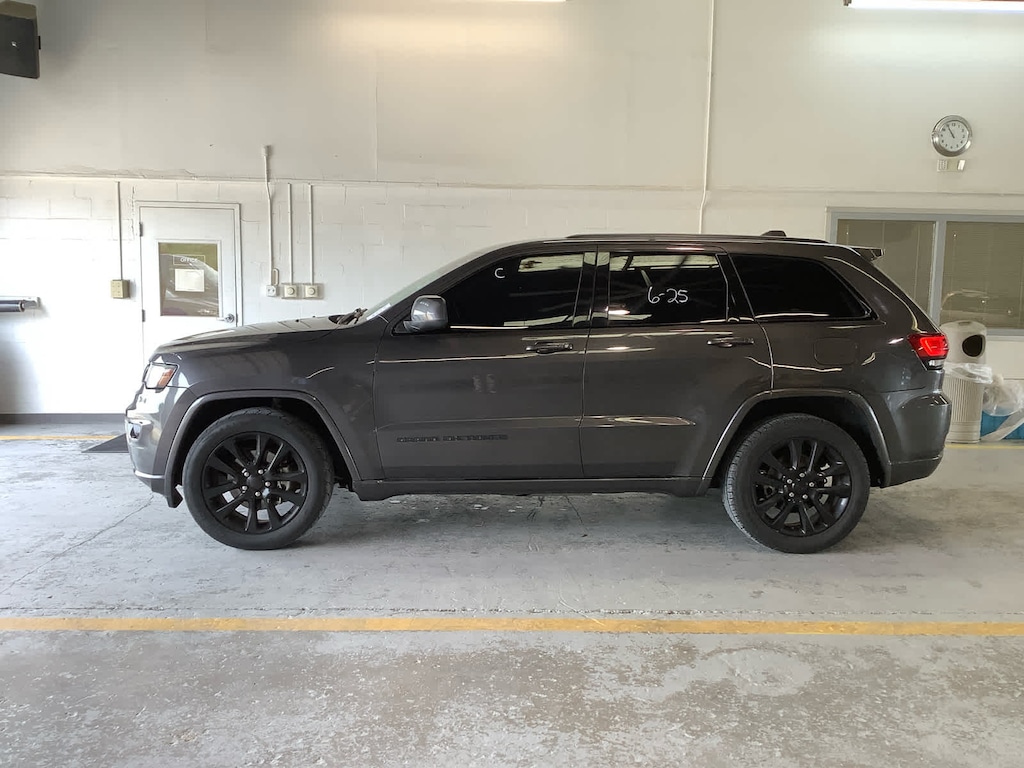 Used 2018 Jeep Grand Cherokee Laredo RWD SUV