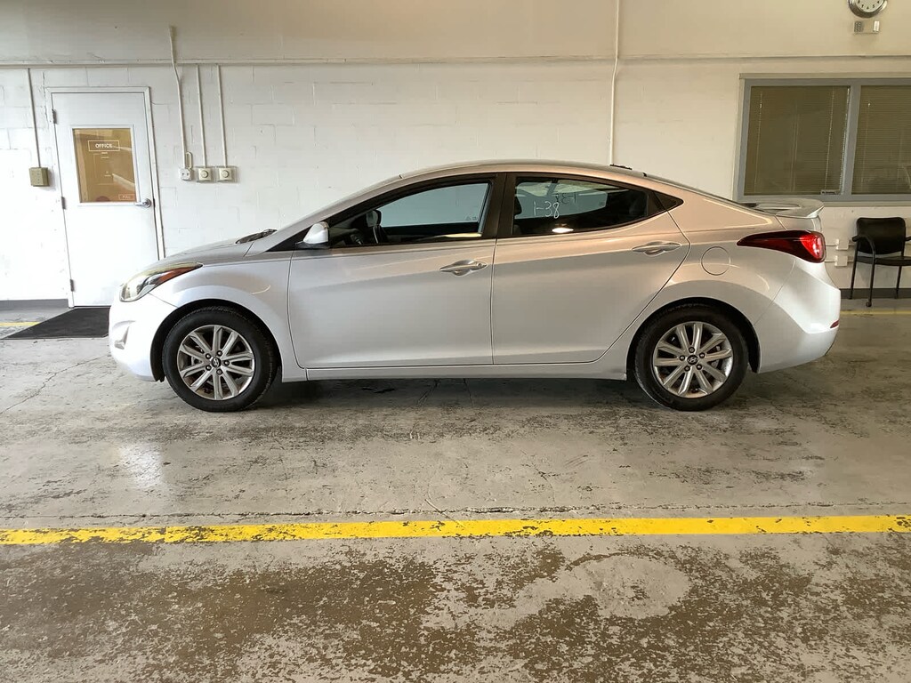 Used 2016 Hyundai Elantra SE Sedan