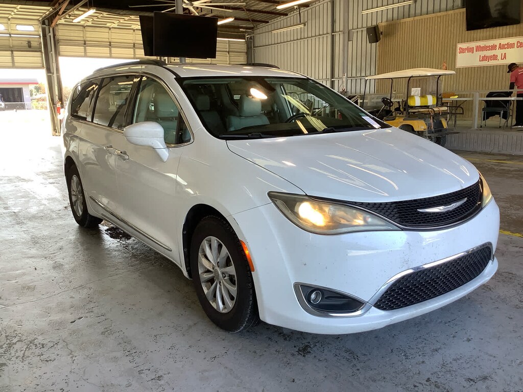 Used 2017 Chrysler Pacifica Touring-L Van
