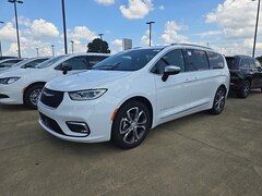 2026 Chrysler Pacifica Pinnacle Passenger Van