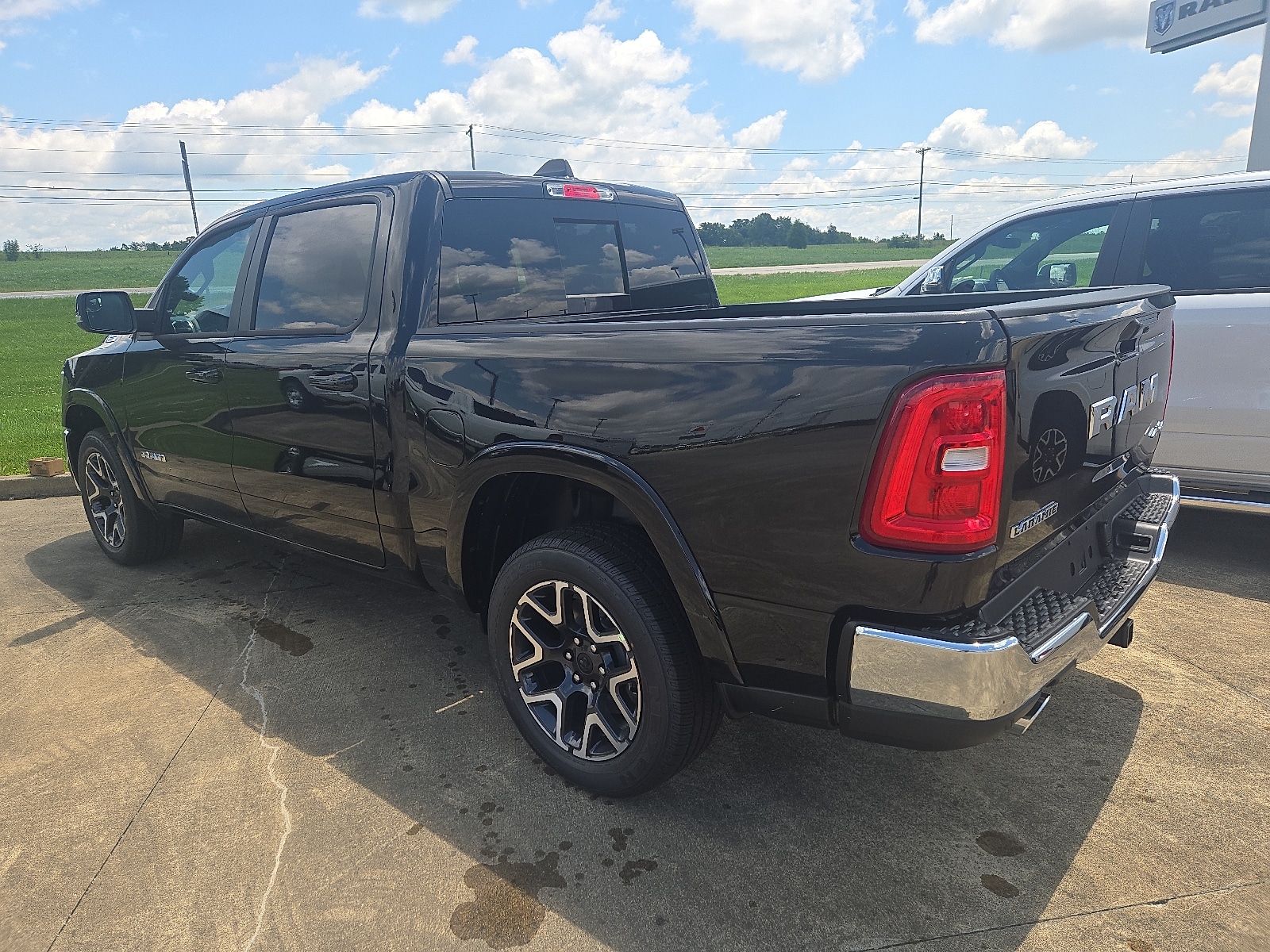 2025 RAM 1500 Laramie - Photo 3