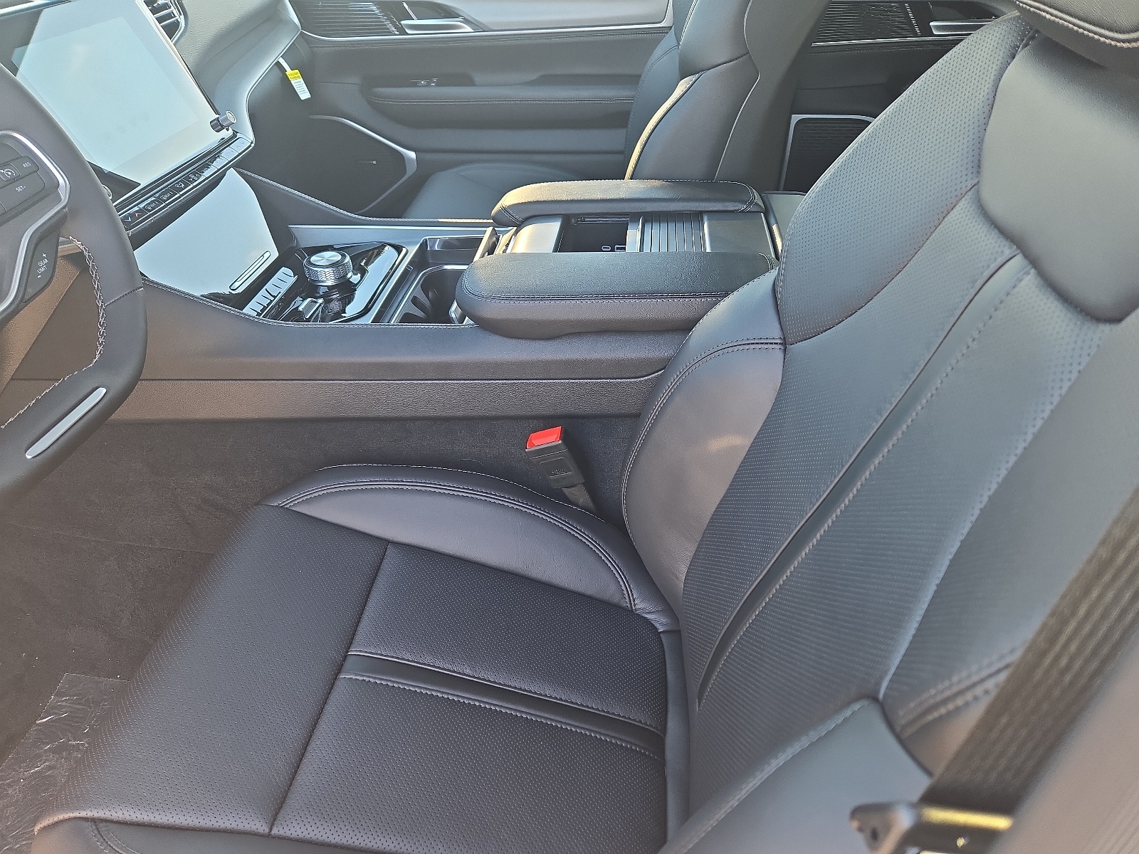 2025 Jeep Wagoneer Series II - Photo 9