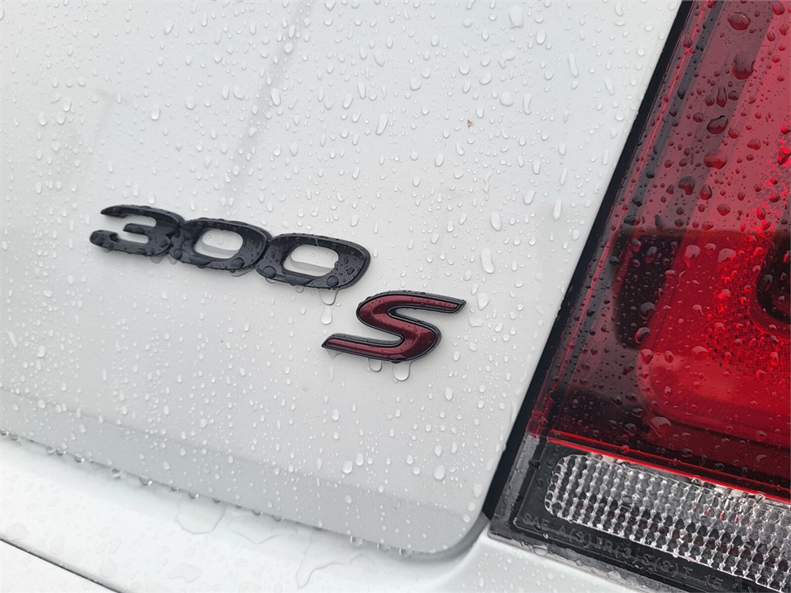 2023 Chrysler 300 photo 3