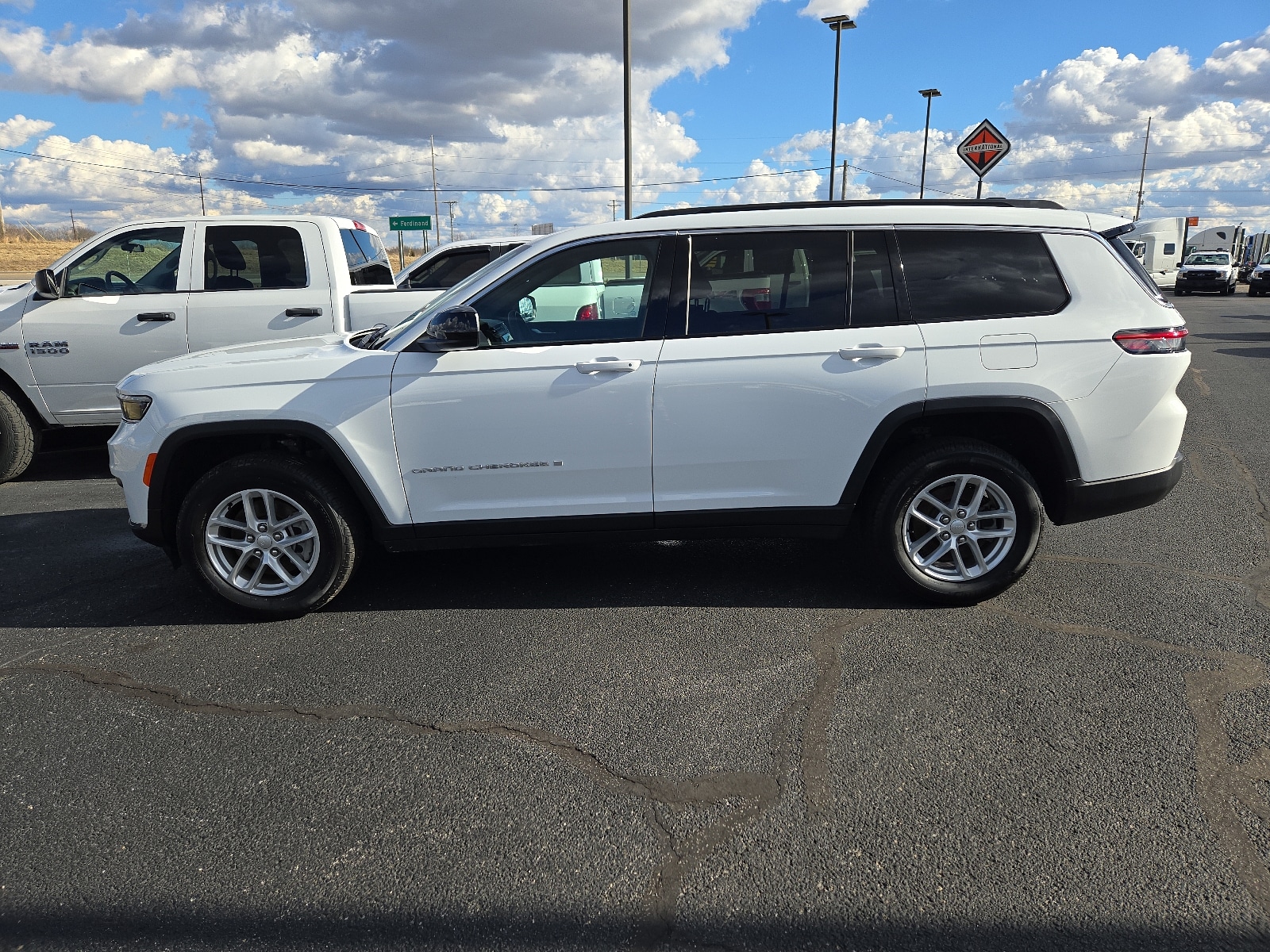 Used 2024 Jeep Grand Cherokee L Laredo with VIN 1C4RJKAG5R8500603 for sale in Jasper, IN