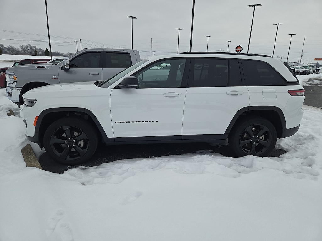 Used 2023 Jeep Grand Cherokee Altitude 4x4 UT