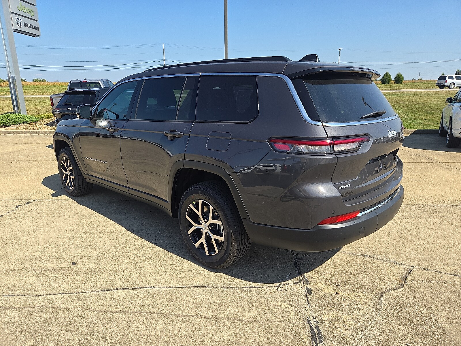 2025 Jeep Grand Cherokee Limited photo 2
