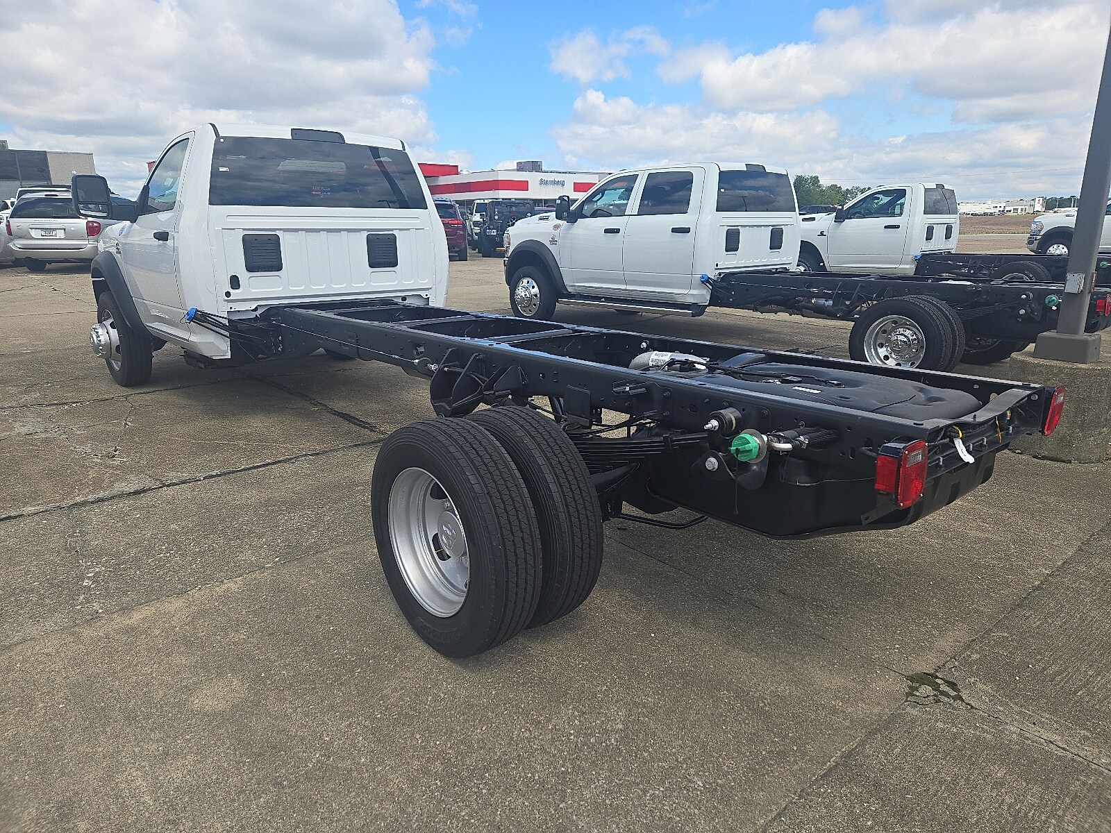 2025 Ram 5500 Tradesman photo 3