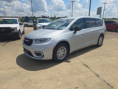 2026 Chrysler Pacifica Select Passenger Van