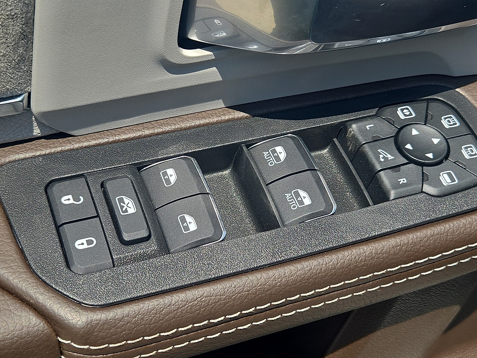 2025 RAM 2500 Laramie - Photo 10