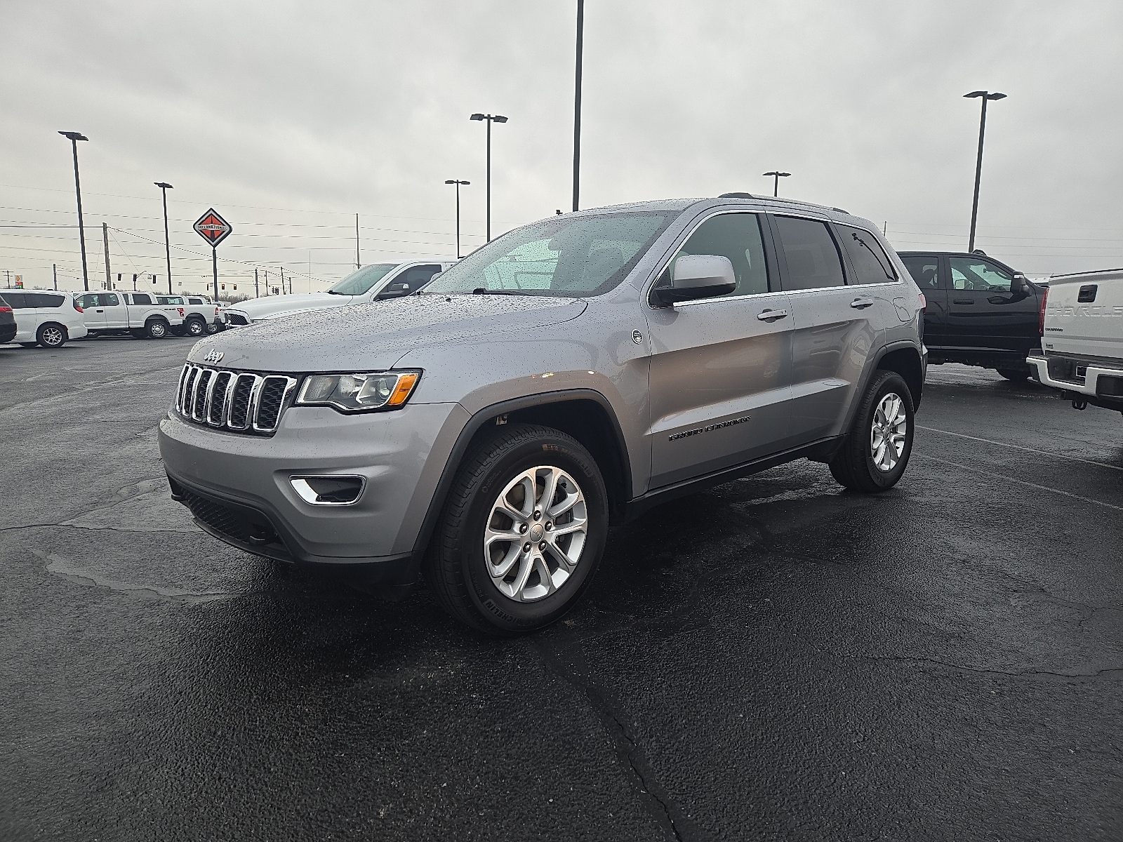 2021 Jeep Grand Cherokee Laredo E's photo