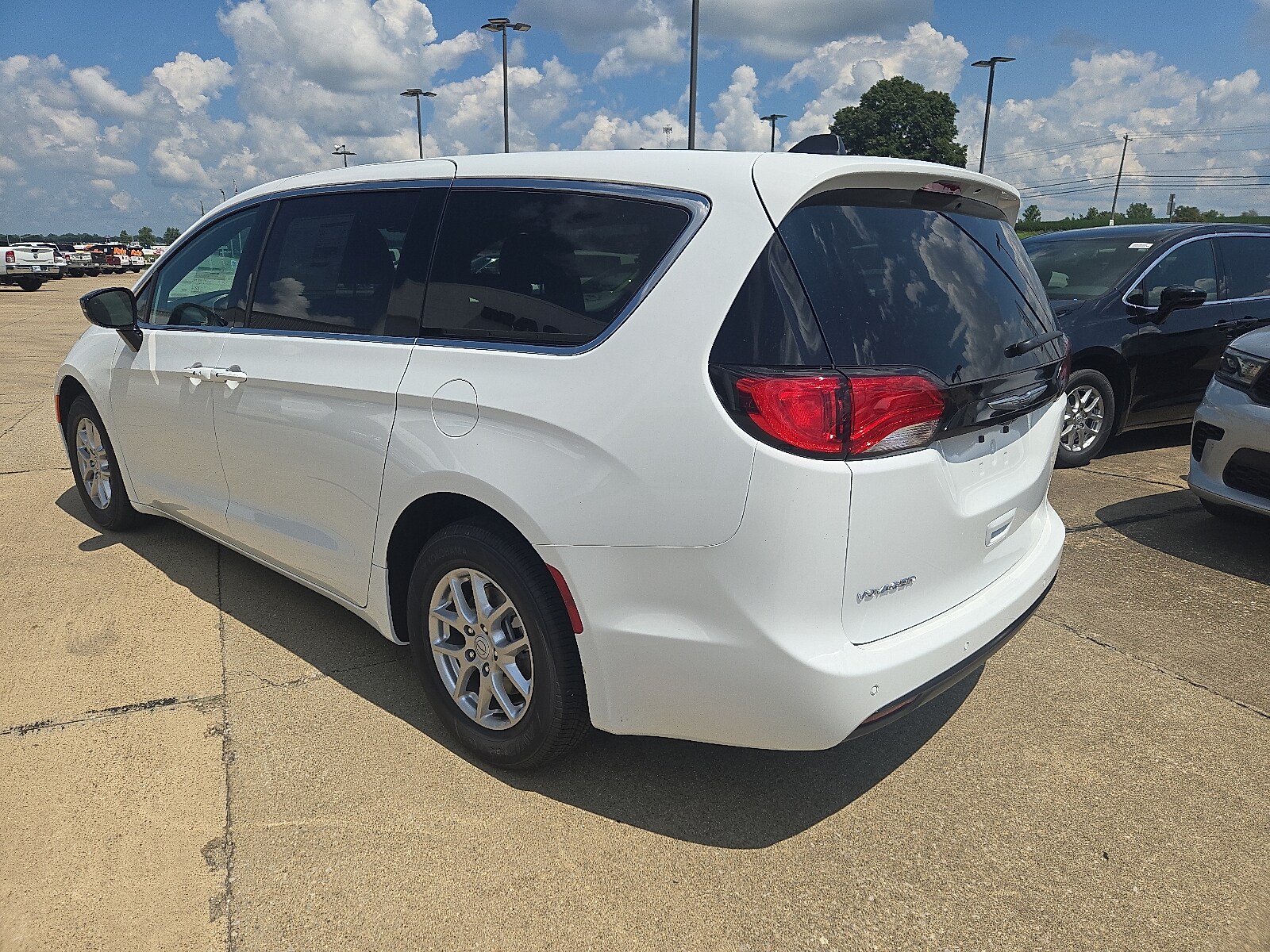 2026 Chrysler Voyager LX photo 3