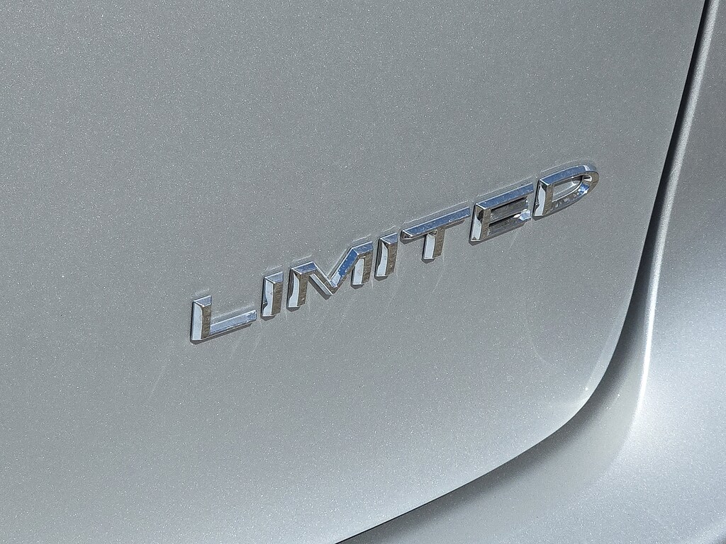 New 2026 Chrysler Pacifica Limited Passenger Van