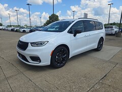 2026 Chrysler Pacifica Limited Passenger Van