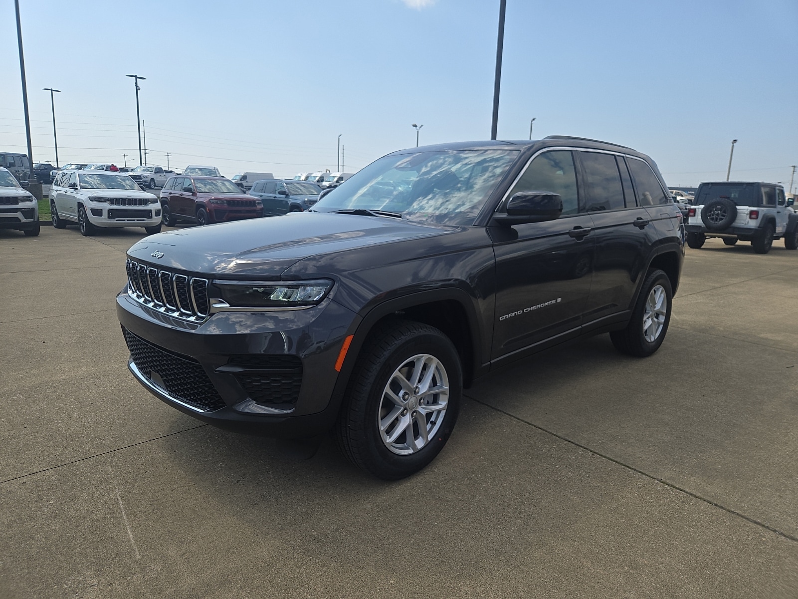 2026 Jeep Grand Cherokee Laredo X 4x4's photo