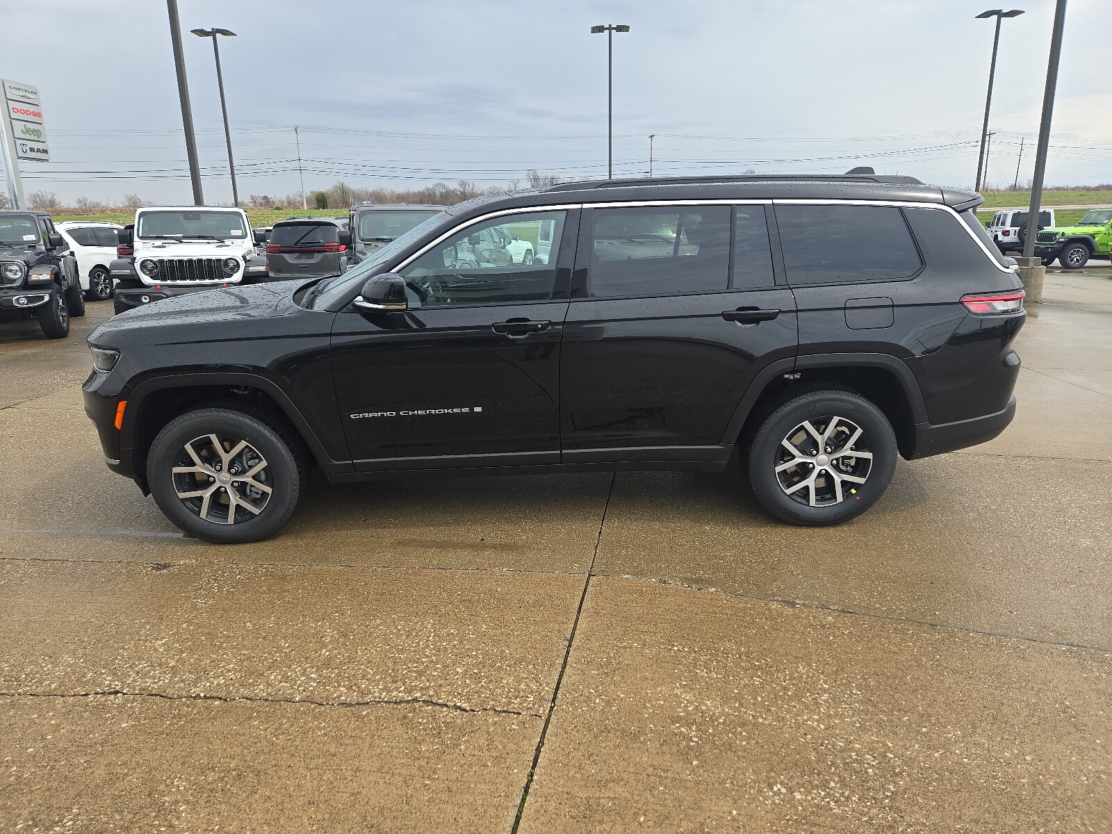 2025 Jeep Grand Cherokee L photo 2