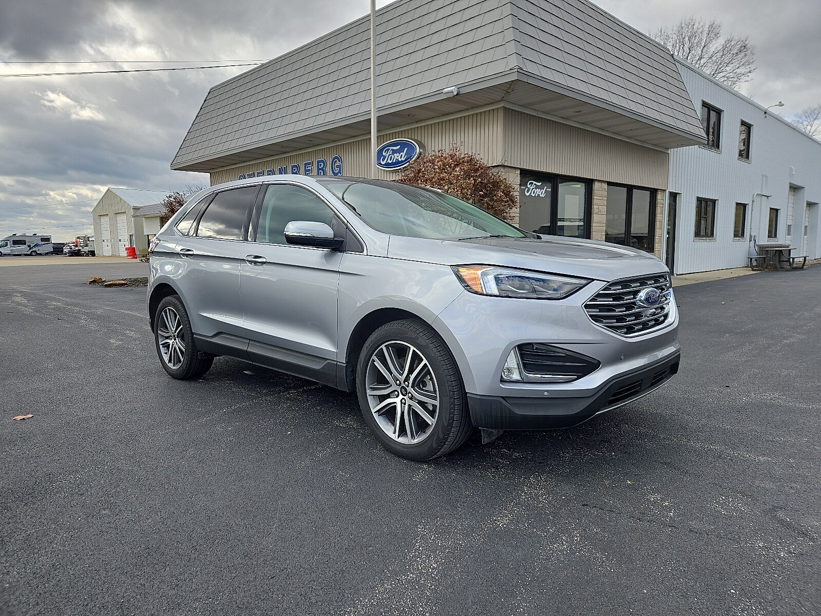 2024 Ford Edge Titanium's photo