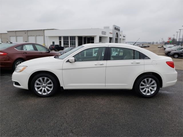 2011 chrysler store 200 white