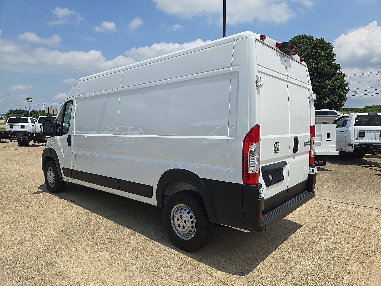 2025 Ram ProMaster 2500 Cargo Van photo 2