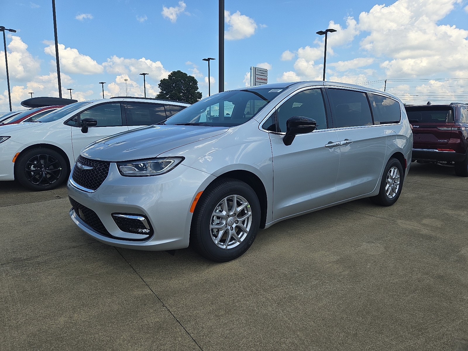 2026 Chrysler Pacifica Passenger Van 