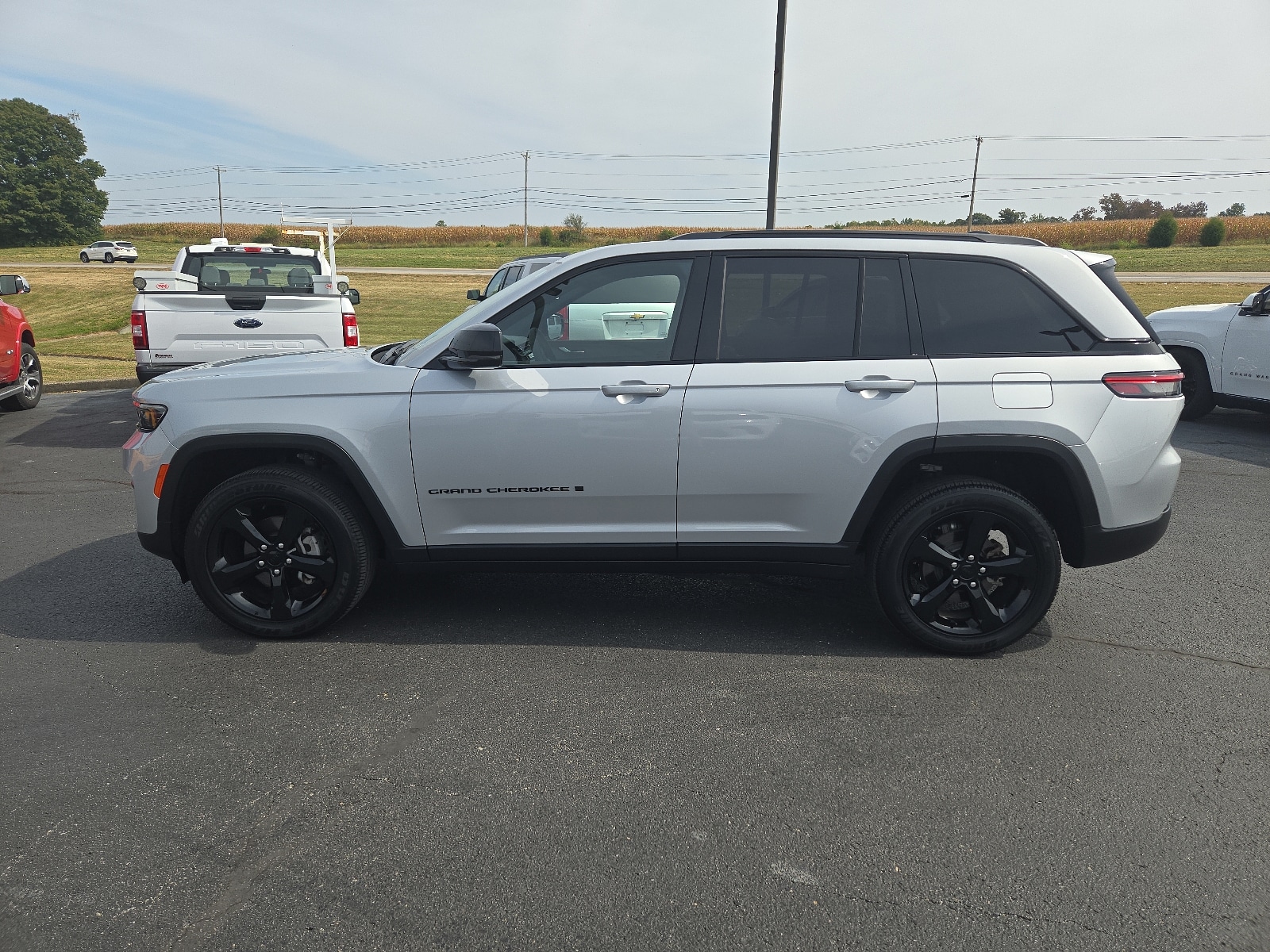 Used 2023 Jeep Grand Cherokee Altitude with VIN 1C4RJHAG1PC652343 for sale in Jasper, IN