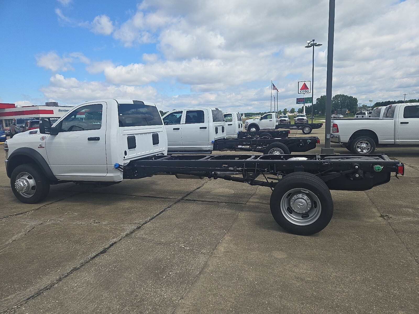 2025 Ram 5500 Tradesman photo 2