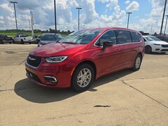 2026 Chrysler Pacifica Select Passenger Van