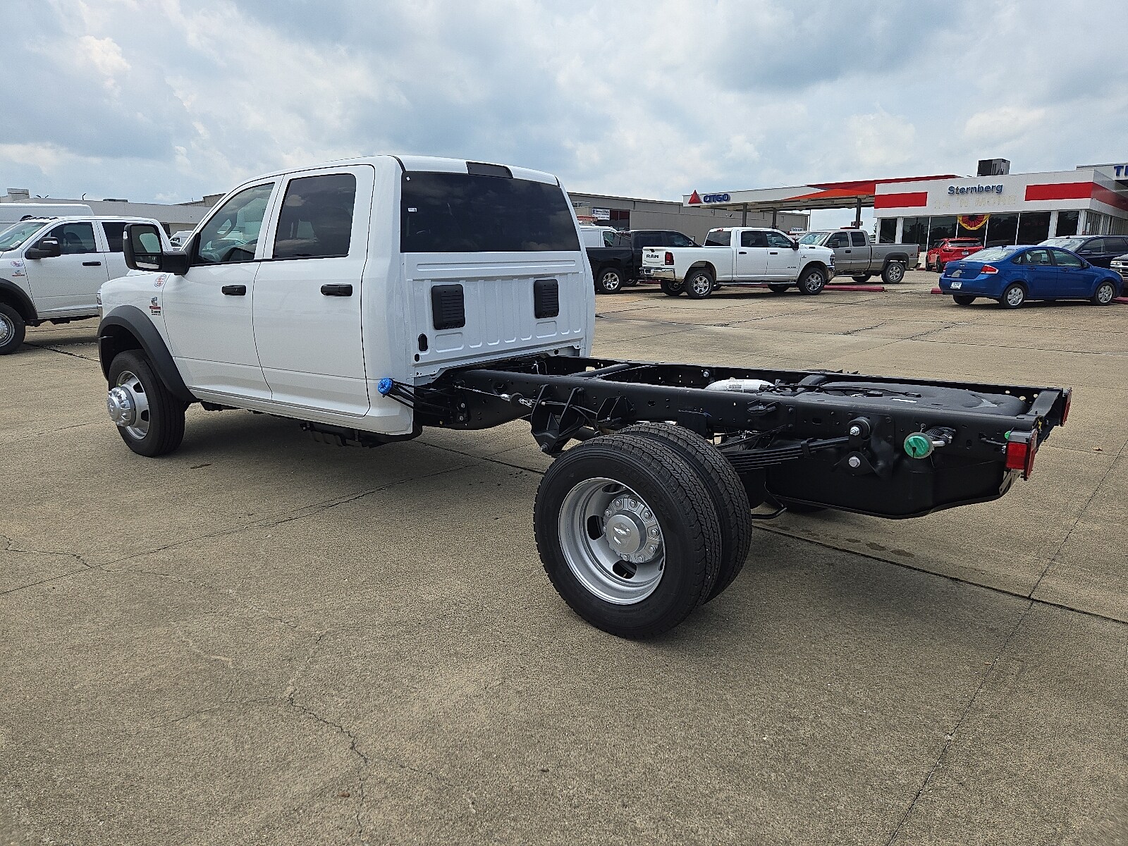 2025 Ram 5500 Tradesman photo 3