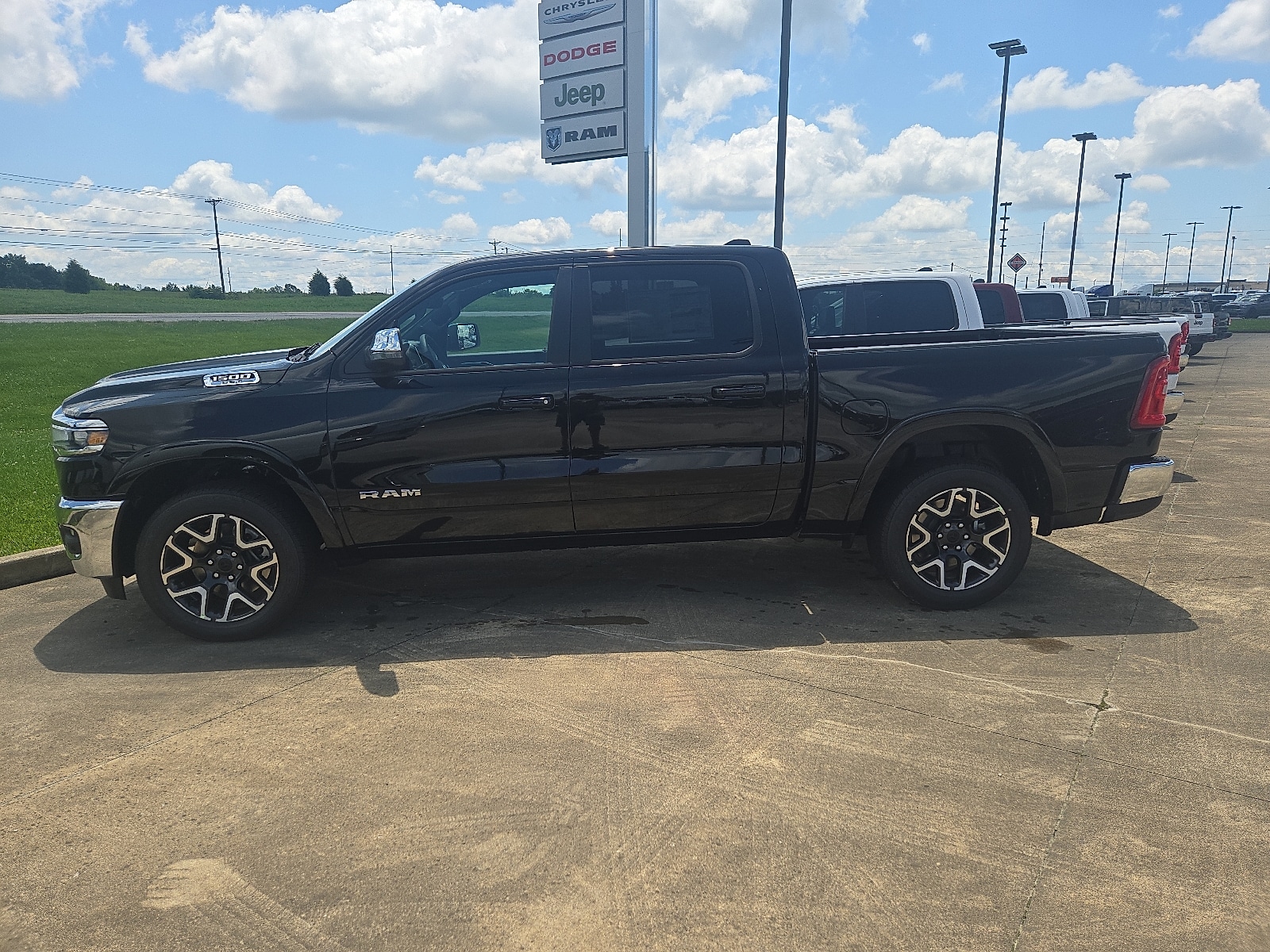 2025 RAM 1500 Laramie - Photo 2