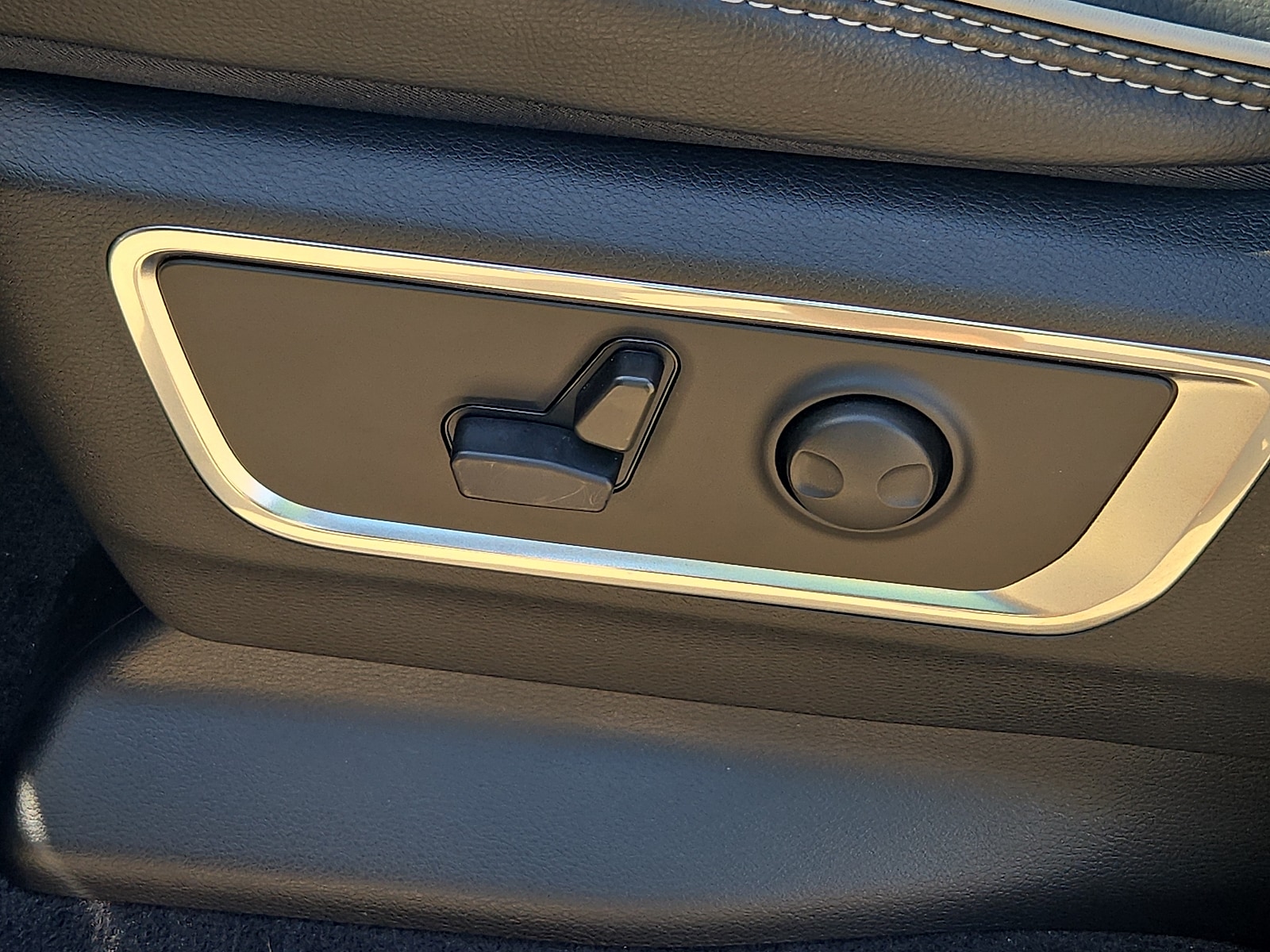 2025 RAM 1500 Laramie - Photo 12