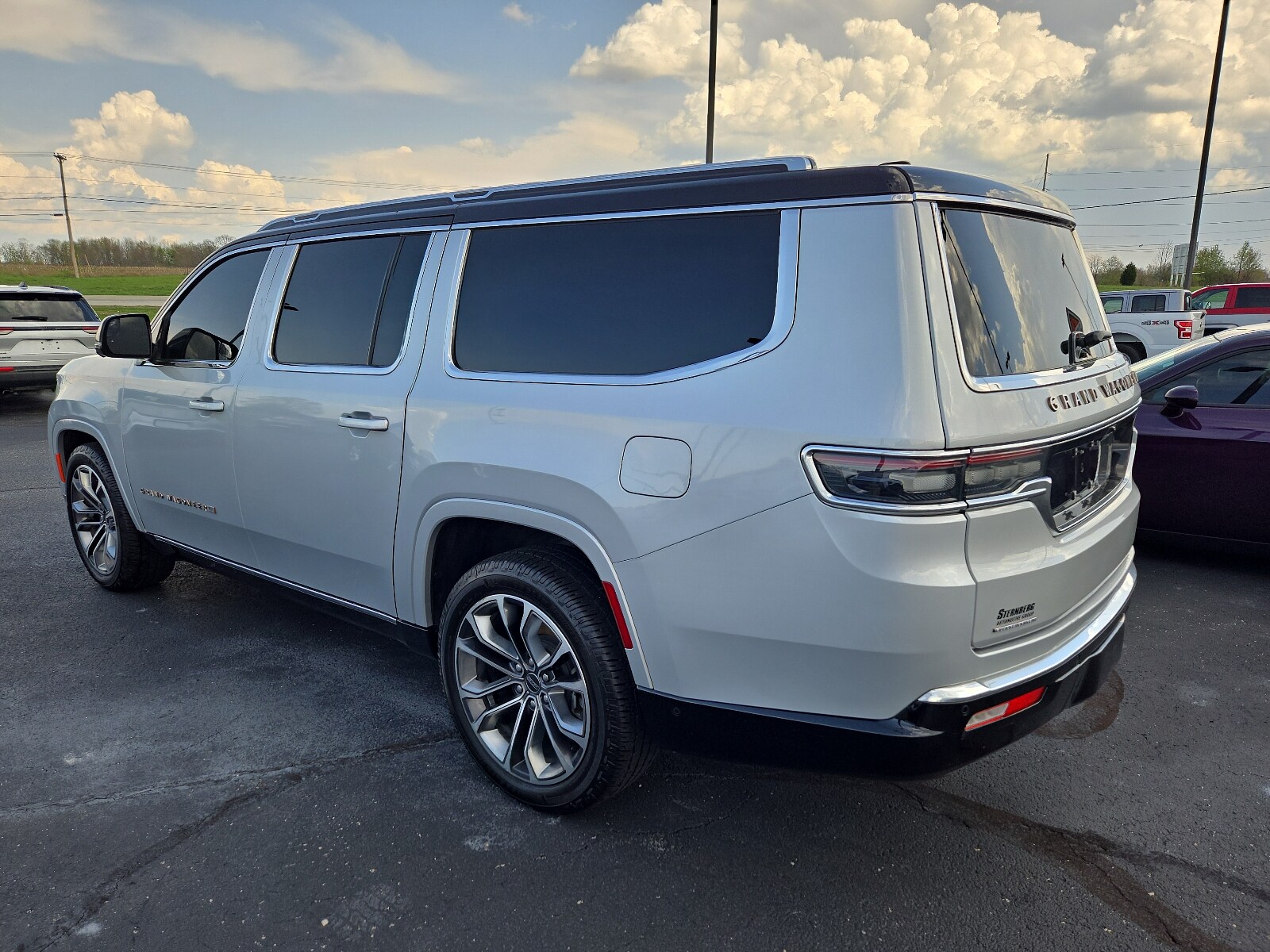 2023 Jeep Grand Wagoneer L III photo 3