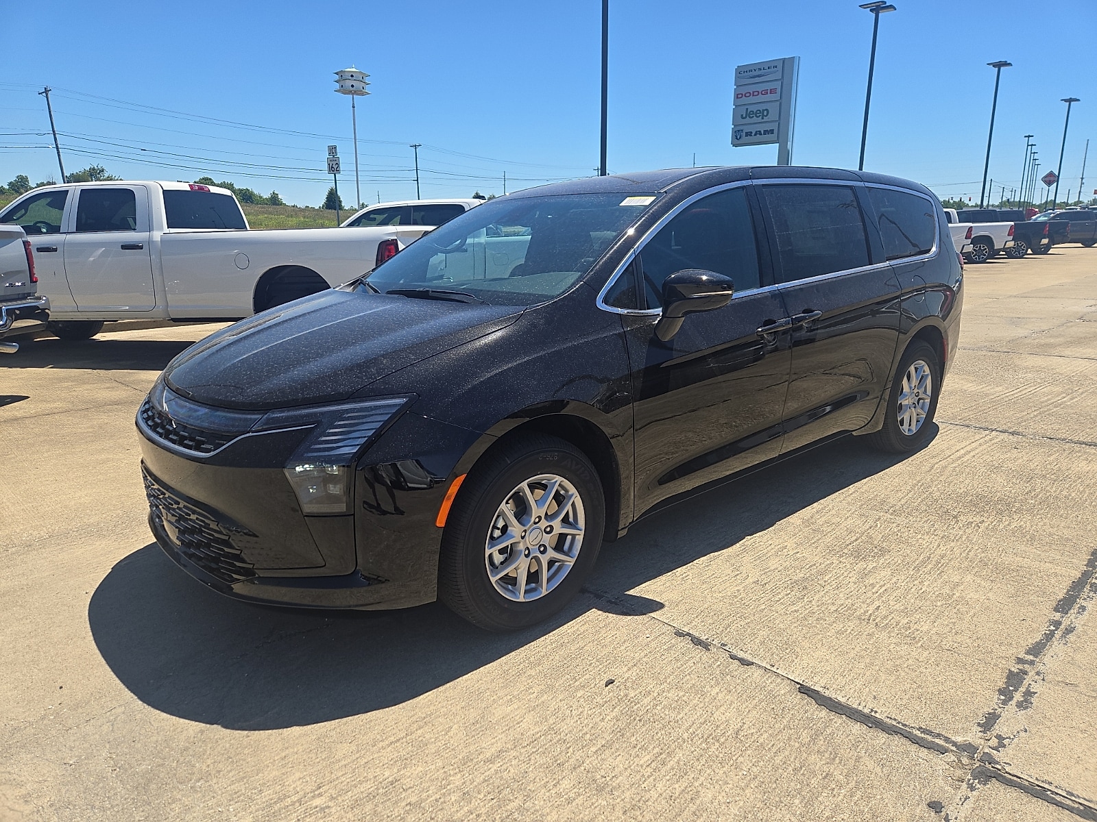 2027 Chrysler Pacifica Select's photo