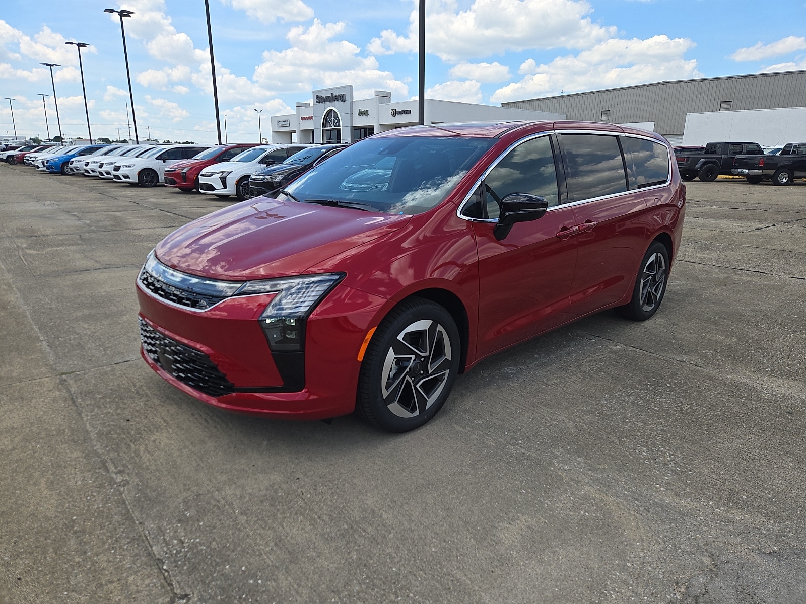 2027 Chrysler Pacifica Limited's photo
