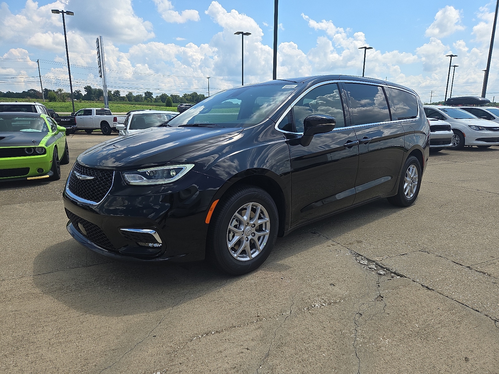 2026 Chrysler Pacifica Passenger Van 