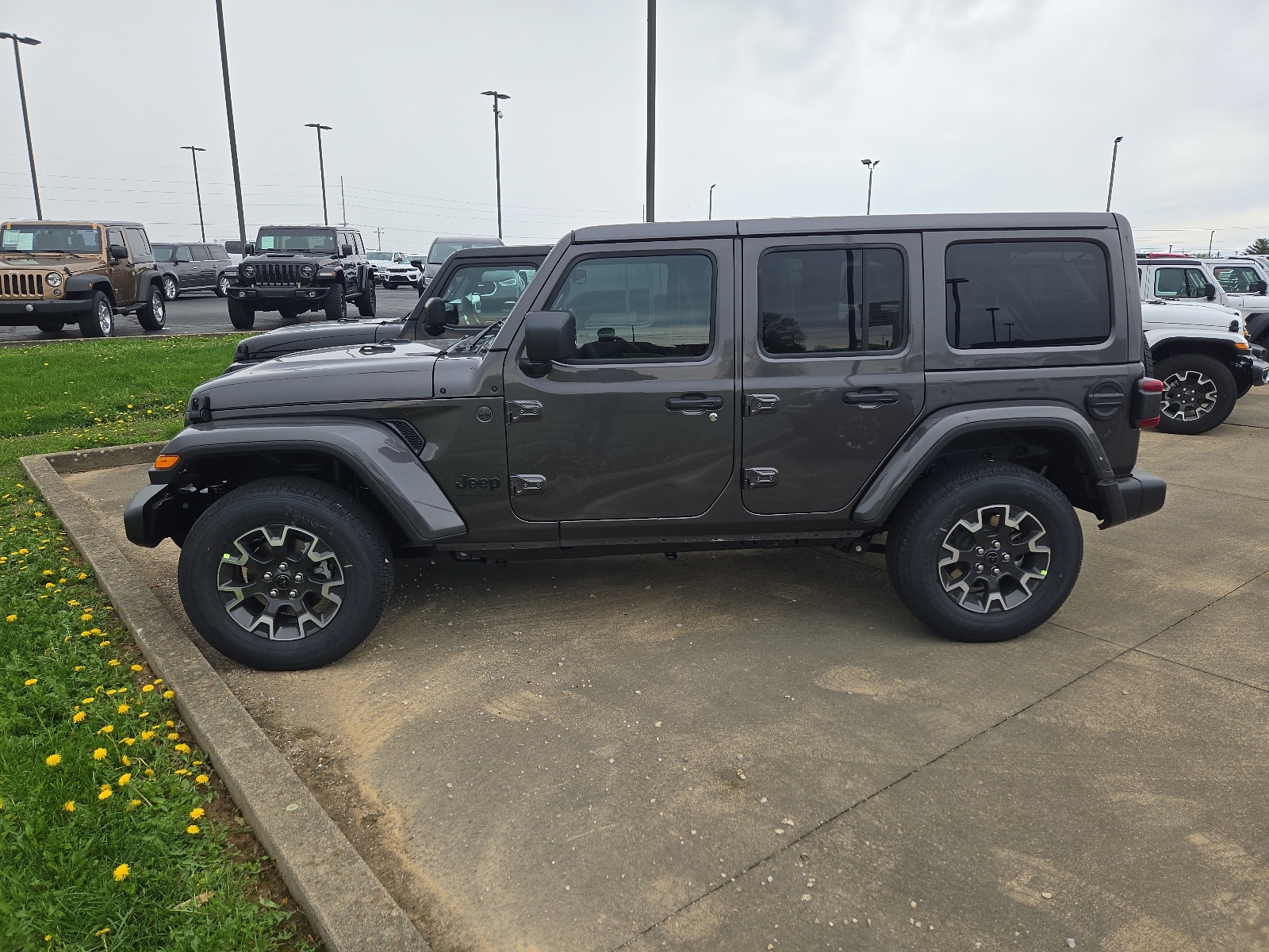 2025 Jeep Wrangler 4-Door Sahara - Photo 2