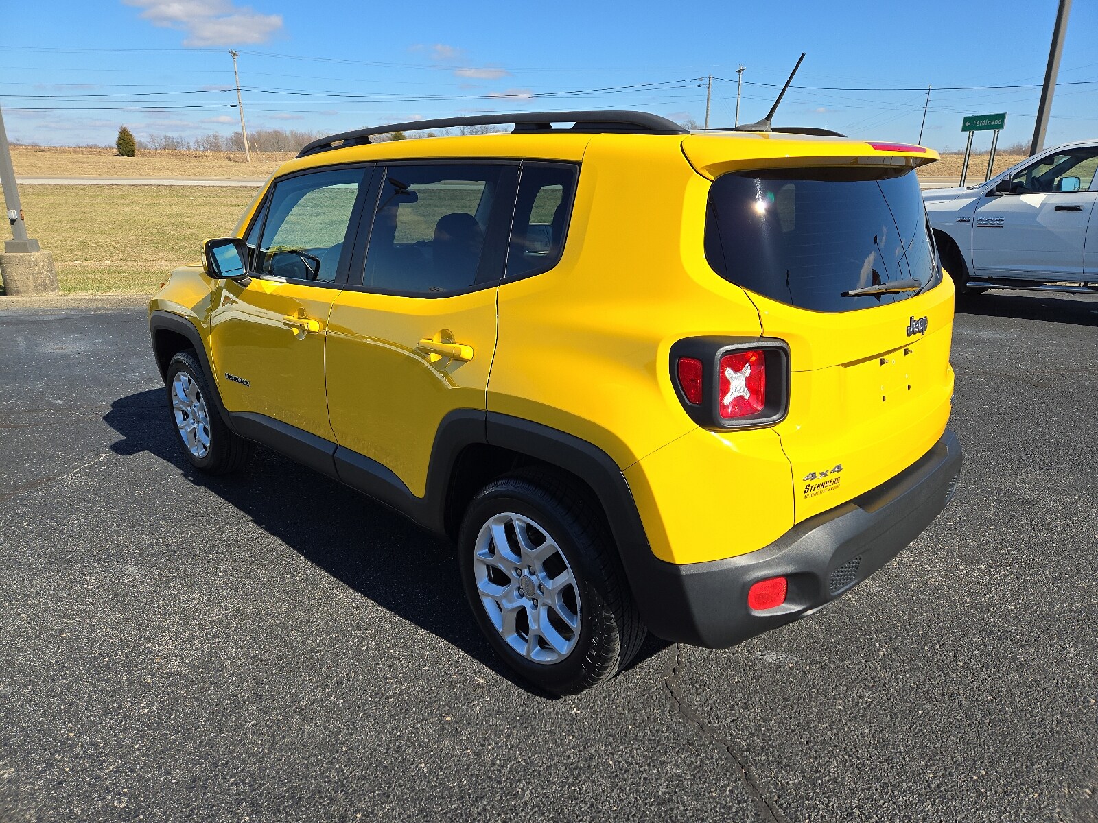 2016 Jeep Renegade Latitude Sport photo 3