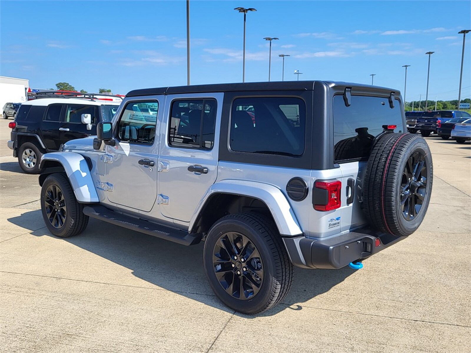 2022 Jeep Wrangler 4xe Unlimited Sahara Sport photo 3