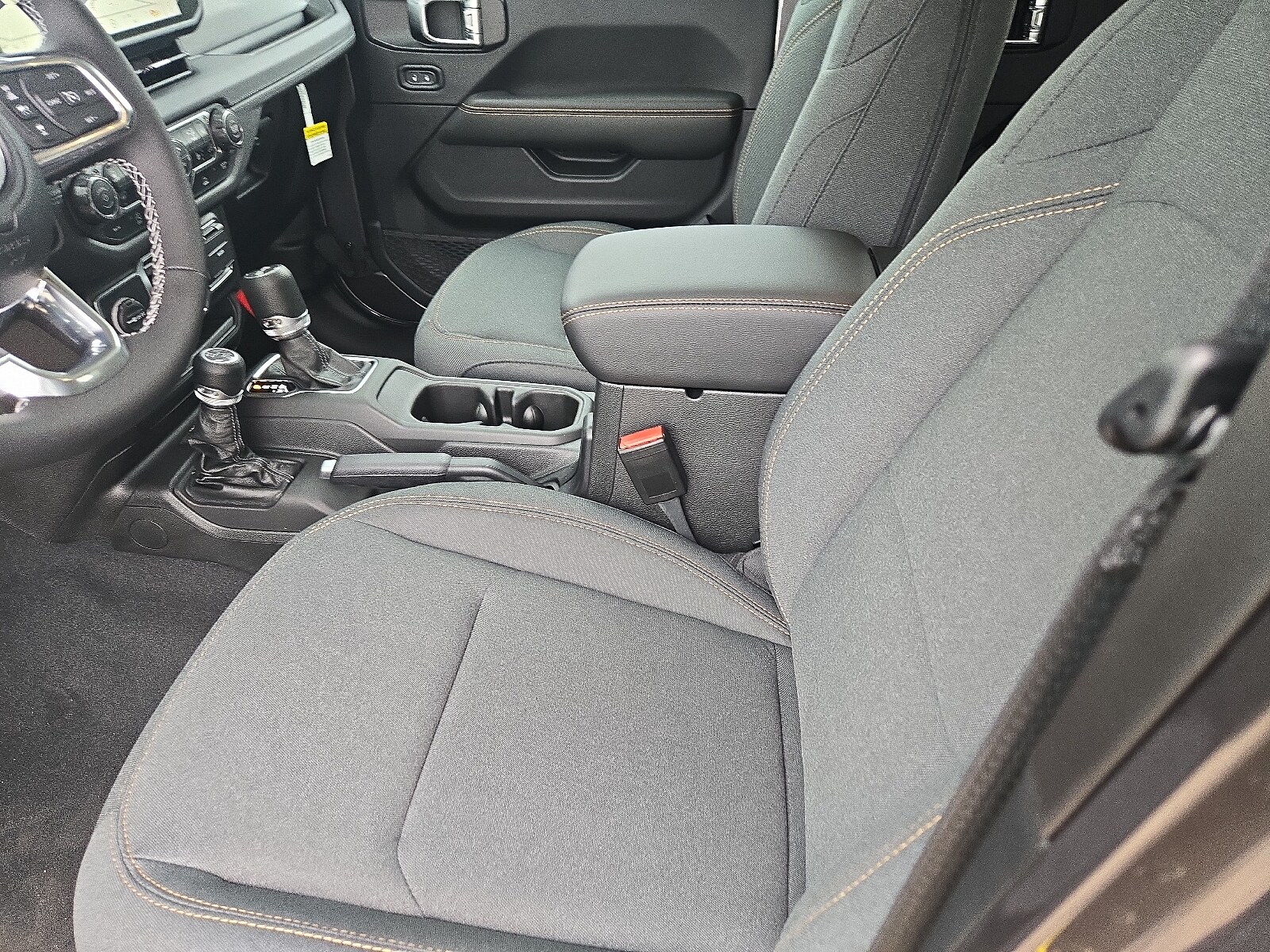2025 Jeep Wrangler 4-Door Sahara - Photo 7
