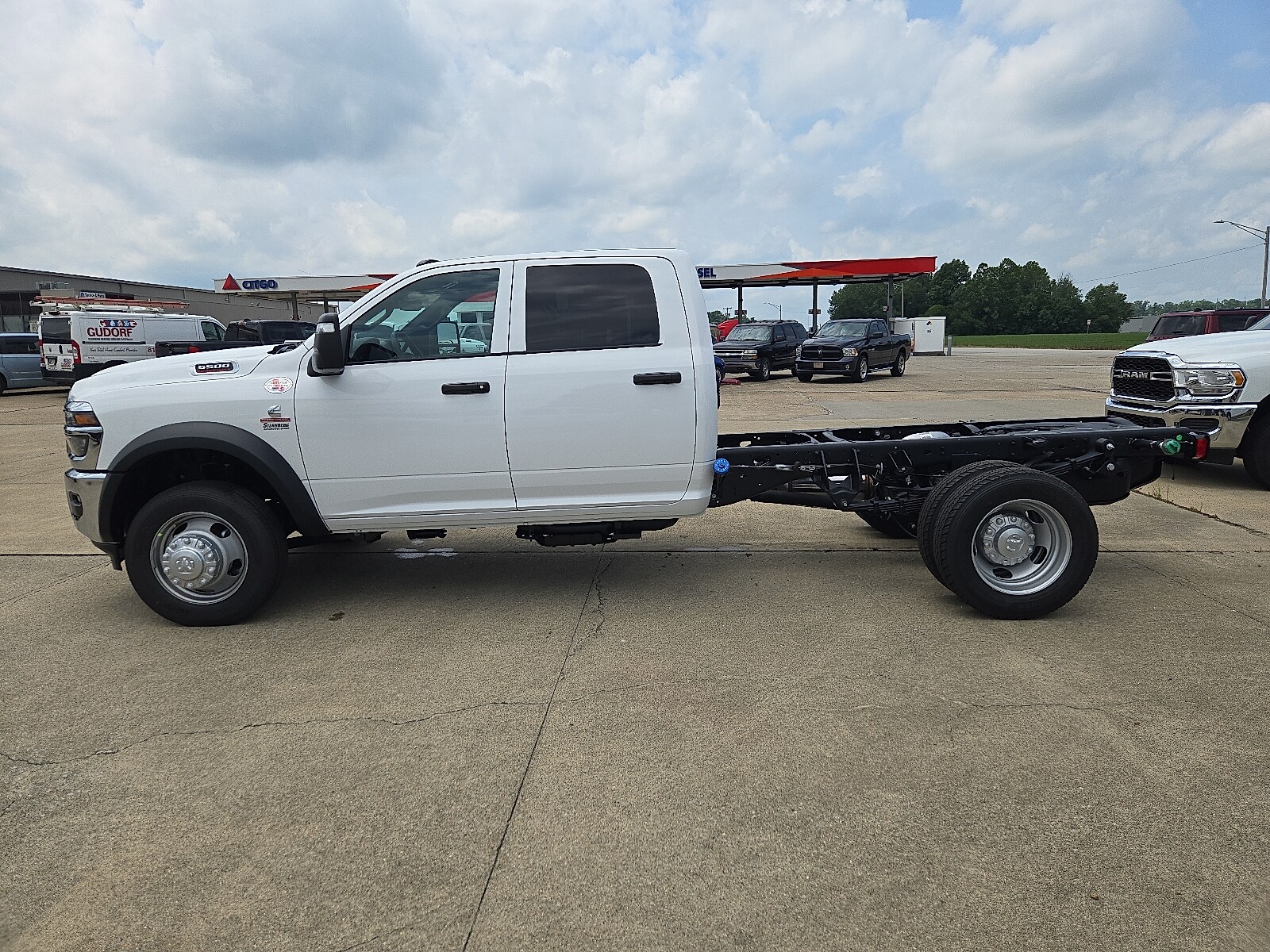 2025 Ram 5500 Tradesman photo 2