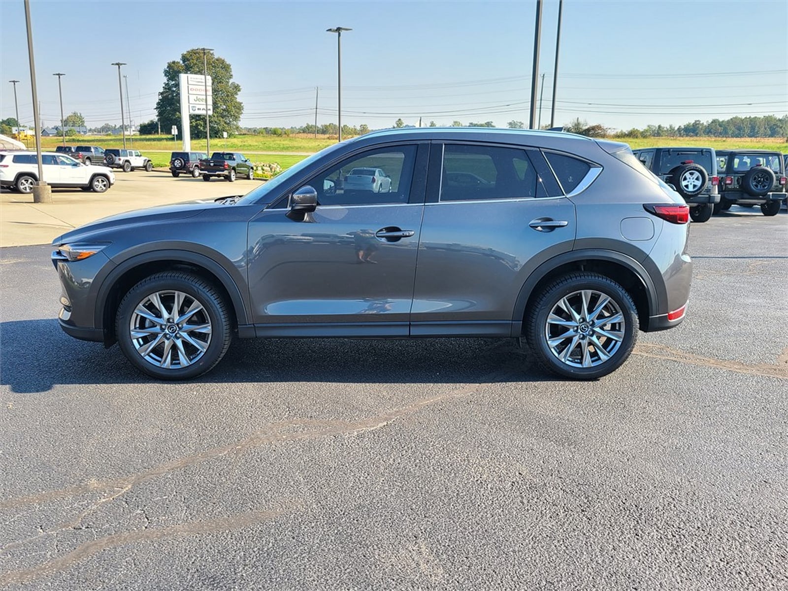 Used 2019 Mazda CX-5 Signature with VIN JM3KFBEY1K0579351 for sale in Jasper, IN